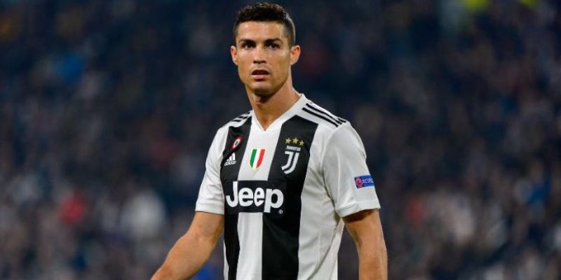 Năm 2018 Ronaldo chuyển đến đội tuyển Juventus